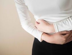 Minum Herbal Alami Ini Bisa Meredakan Sakit Perut