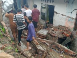 Pagar SMK 1 Roboh, 3 Bocah Tewas