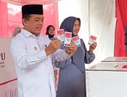 Pilgub Jambi 2024, Cagub Al Haris Gunakan Hak Suara di TPS 14 Kediaman Pribadinya