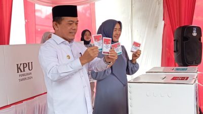 Pilgub Jambi 2024, Cagub Al Haris Gunakan Hak Suara di TPS 14 Kediaman Pribadinya