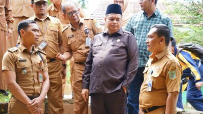 Tindaklanjuti Tembok Longsor di SMPN 22, Ketua DPRD Kemas Faried Pastikan RAB Pembangunan Turap