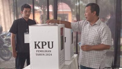 Pilgub Jambi 2024, Cagub Romi Hariyanto Nyoblos di TPS 004 Bersama Keluarga di Tanjabtim