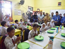 Pj Walikota Jambi Pantau Pelaksanaan Hari Pertama Program MBG