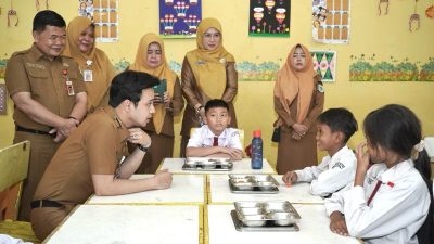 Wawako Diza Tinjau Makan Bergizi Gratis Di SMPN 17 dan SD 66 Kota Jambi