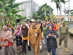 Pastikan Kebutuhan Pangan Tersedia, Wawako Diza Cek Dapur Umum Dilokasi Banjir