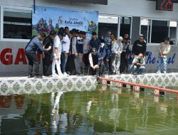 Kolam Donorejo Riuh! Wali Kota Jambi Lepas Ikan, Lomba Mancing Resmi Dimulai