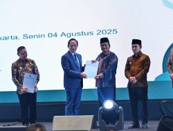Wali Kota Jambi Terima SK Tim Adipura 2025, Soroti Tantangan TPS Liar