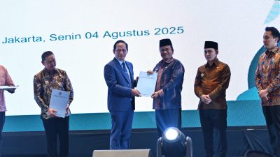 Wali Kota Jambi Terima SK Tim Adipura 2025, Soroti Tantangan TPS Liar