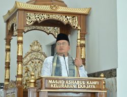 Jadi Khatib dan Imam, Wali Kota Maulana Pimpin Shalat Jumat Pertama di Masjid Ashabul Kahfi