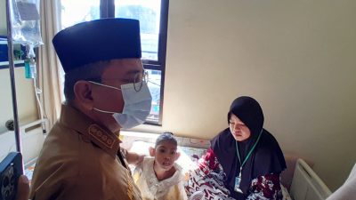 Wali Kota Jambi Tinjau Penanganan Gizi Buruk dan Korban Kebakaran, di RS TK III dr. Bratanata Jambi   
