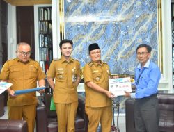 Maulana-Diza Salurkan Bantuan Renovasi Masjid dan Musholah