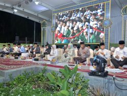 Kota Jambi Bahagia Bershalawat : Ribuan Jamaah Padati Lapangan Utama Kantor Wali Kota