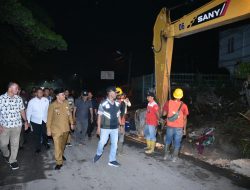 Wali Kota Maulana Tinjau Pengerjaan Drainase di Kawasan Pasar Terpanjang Dunia 