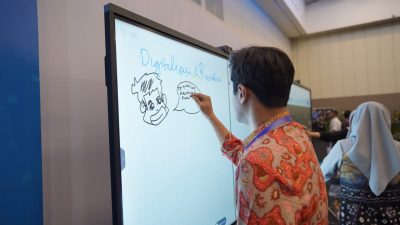 Melalui Revitalisasi Satuan Pendidikan dan Digitalisasi Pembelajaran, Wawako Diza : Perlu Filterisasi di Tengah Distorsi Informasi