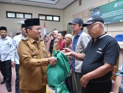Wali Kota Maulana Salurkan Bantuan Kepada Pejuang Keagamaan