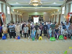 Wali Kota Jambi Salurkan Santunan Tali Asih Kepada Penyandang Disabilitas, Cleaning Servis dan Penjaga Malam