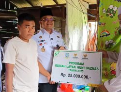 Walikota Jambi Maulana Gerak Cepat Bantu Bedah Rumah Nenek Rusmaini yang Hidup di Rumah Reyot