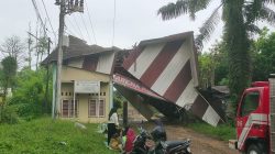 Satu Bangunan di Dekat Danau Sipin Roboh, Diduga Akibat Hujan Deras
