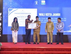 Wali Kota Maulana Raih Penghargaan Dari Menteri Hukum RI Atas Dukungan Hadirnya Pos Bantuan Hukum di Semua Kelurahan Kota Jambi