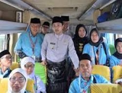 Wako Diza Lepas Calon Jamaah Haji Kloter 20, Suasana Haru Menyelimuti Pelepasan 