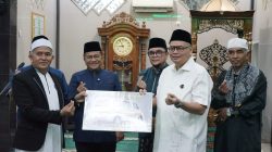 Serahkan Ambulance, Kemas Faried Wujudkan Aspirasi Masyarakat