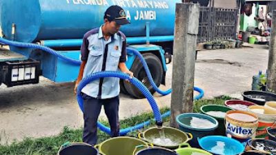 Kekeringan Meluas, Pemkot Jambi Salurkan 960 Ribu Liter Air Bersih ke Warga